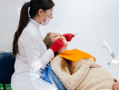 Salud dental y embarazo: ¿qué recomiendan los dentistas para las embarazadas?